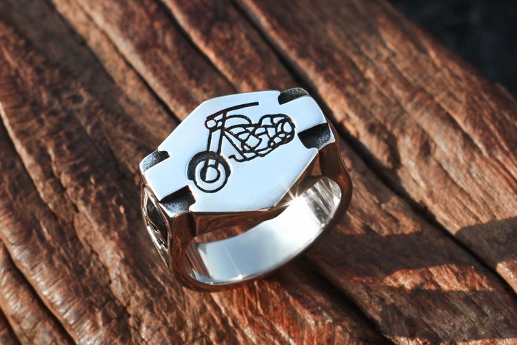 Skull motorcycle ring