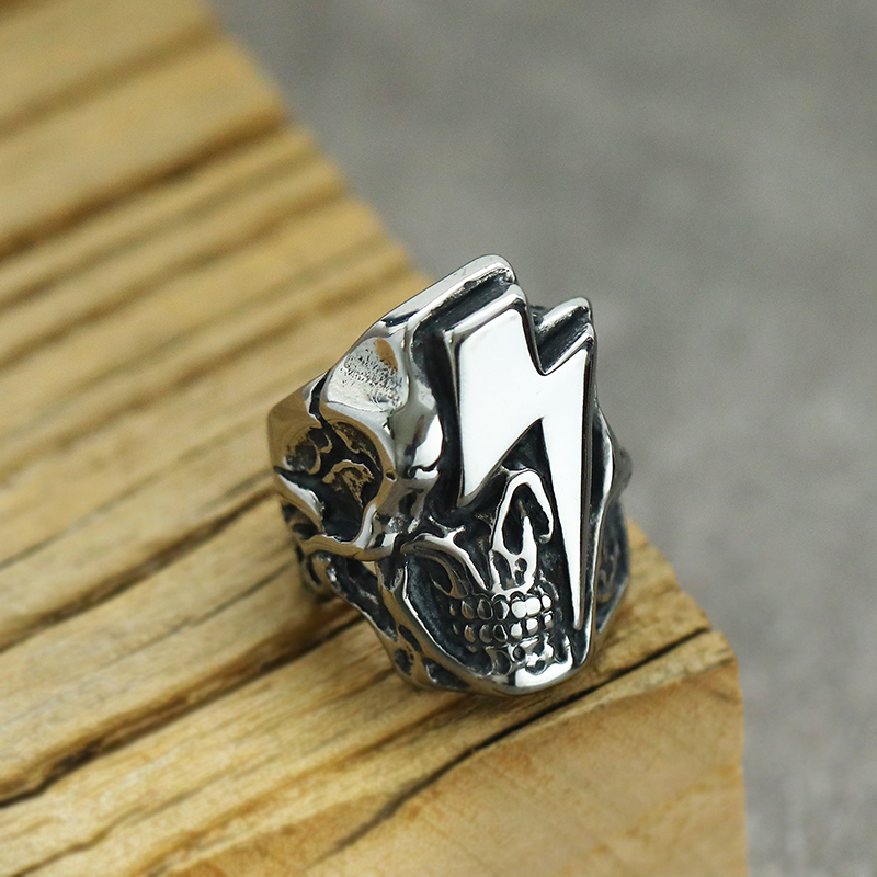 Punk personality retro skull lightning ring