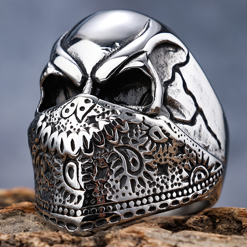 Patterned mask skull ring