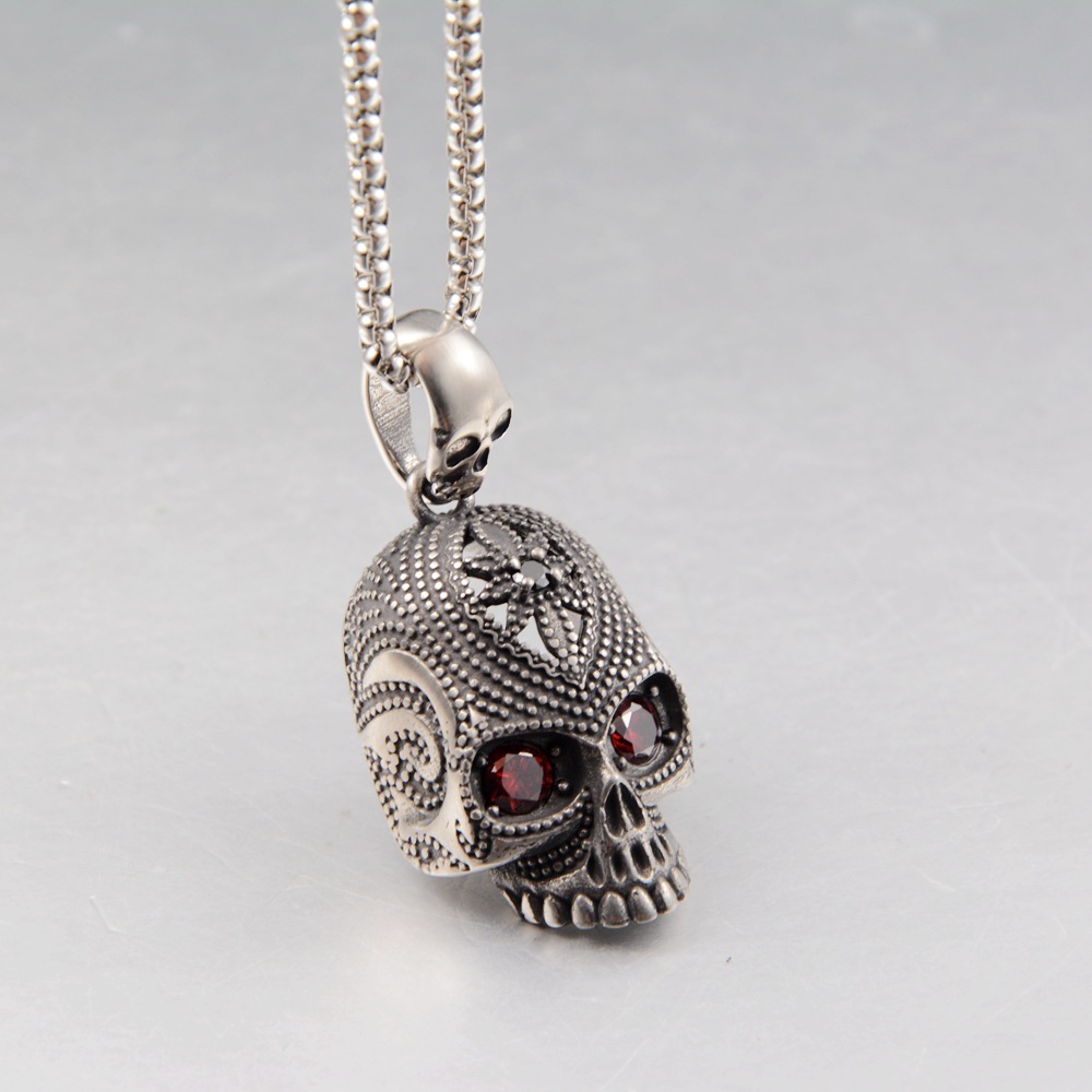 Red eye skull necklace
