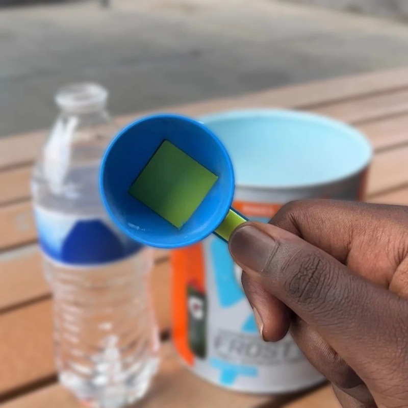 Leak-proof sliding spoon