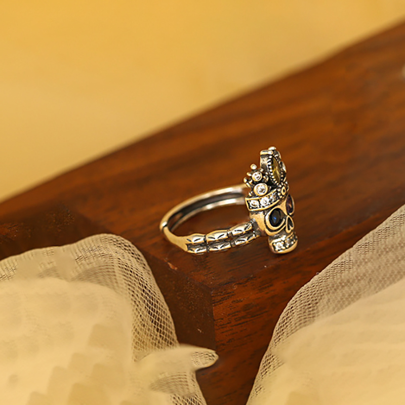 King skull ring niche design