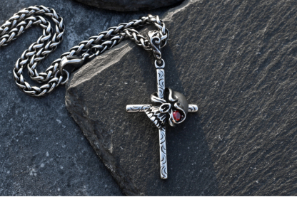 Moving skull cross necklace