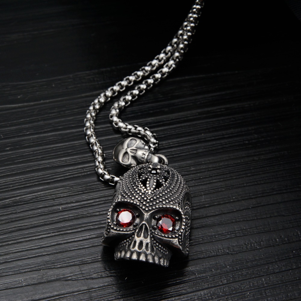 Red eye skull necklace