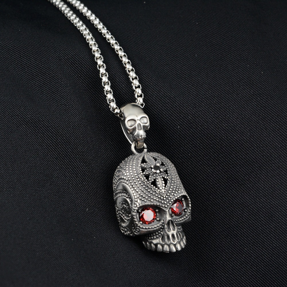 Red eye skull necklace