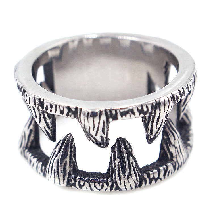 Soul-Eating Fang Ring