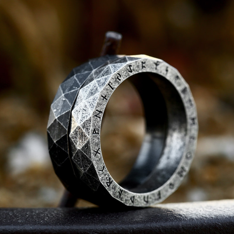 Vintage diamond personality ring
