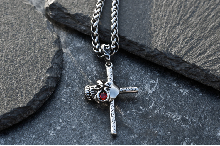 Moving skull cross necklace