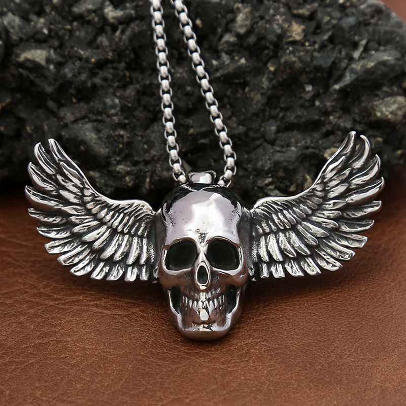 Skull Domineering Feather Pendant Necklace