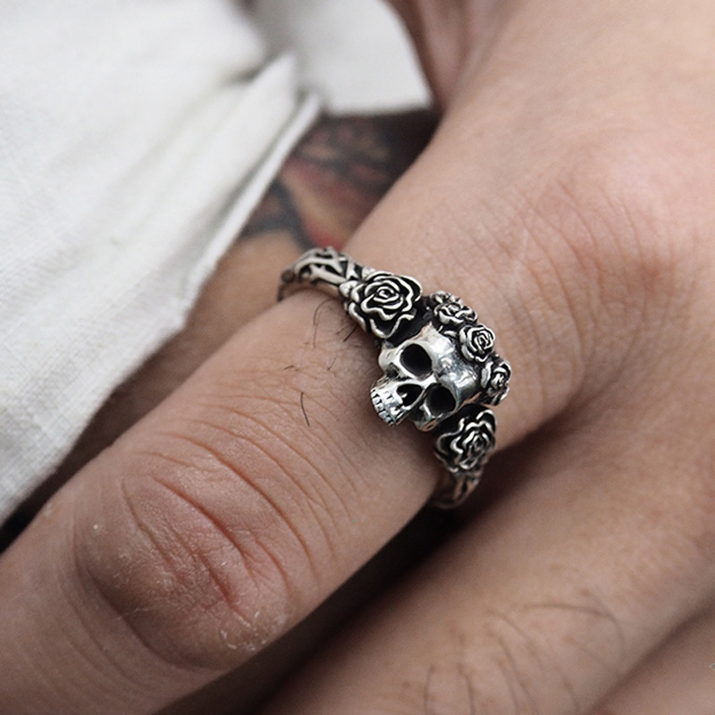 Retro dark personality gothic black rose skull ring