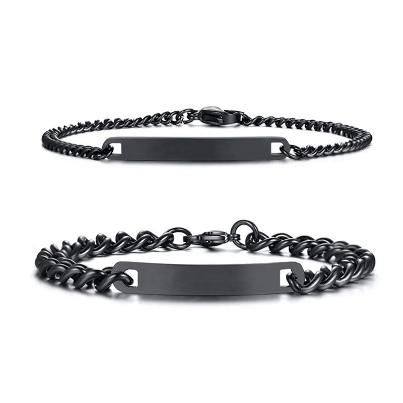 Customized nameplate bracelet