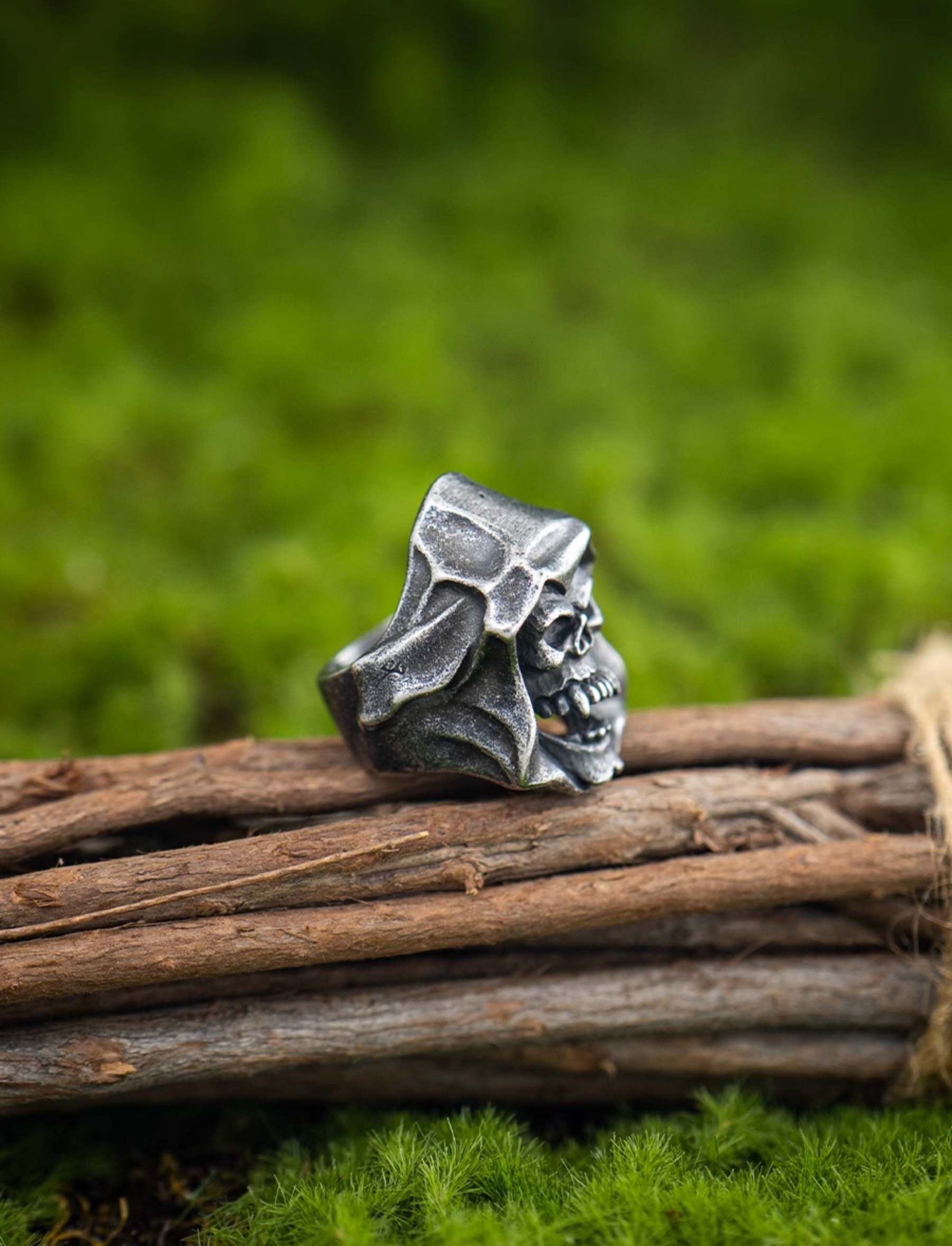 Giant Necromancer Skeleton Ring