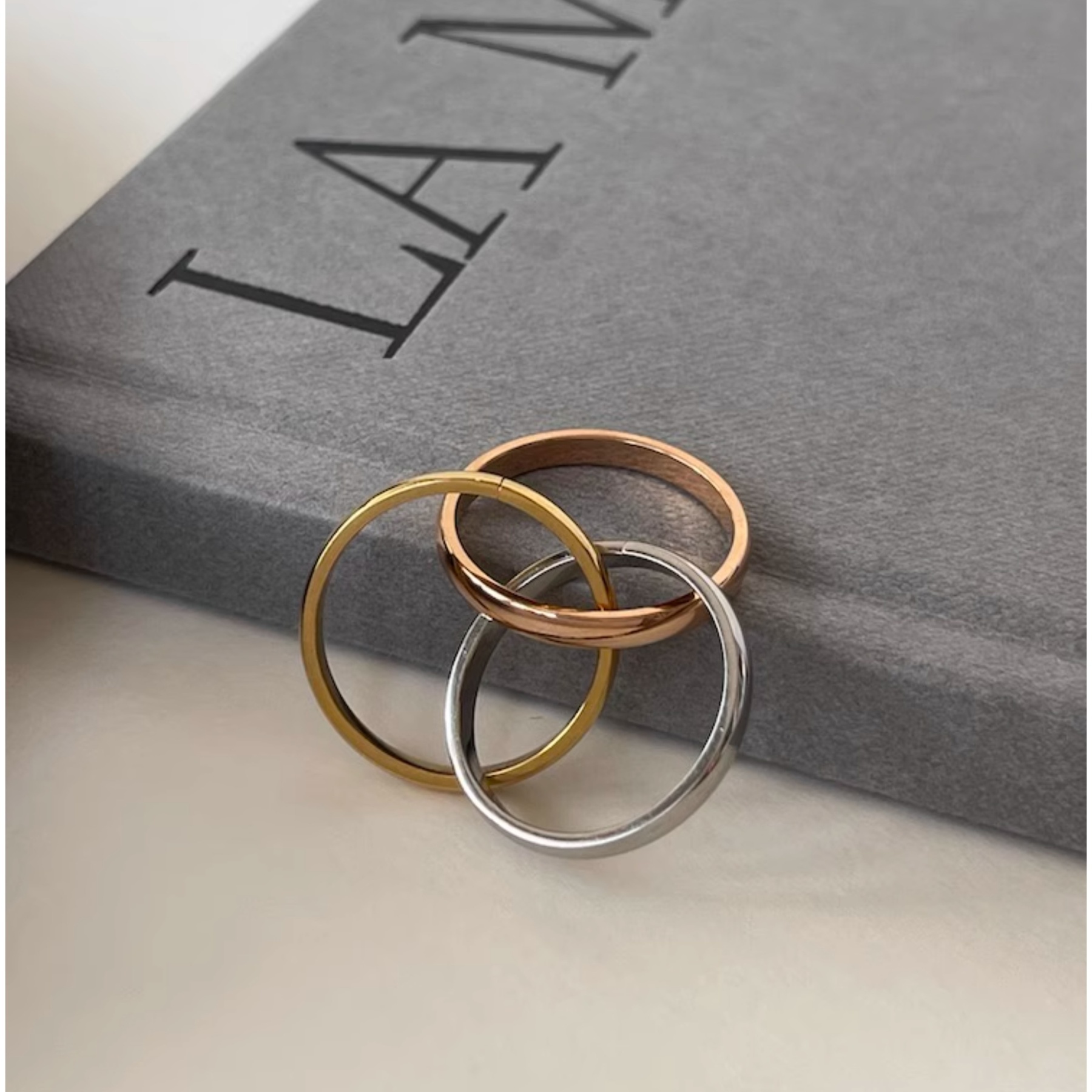 Three-color three-ring ring