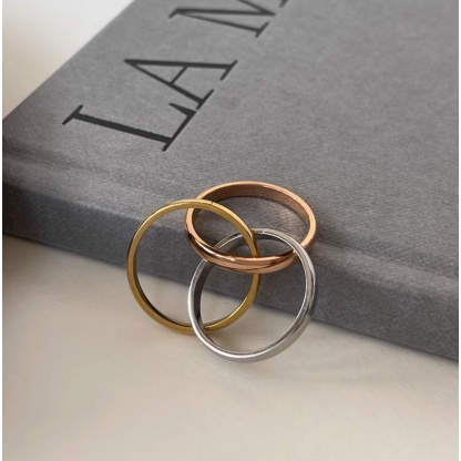 Three-color three-ring ring