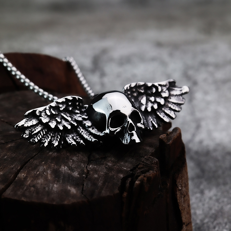 Skull Domineering Feather Pendant Necklace