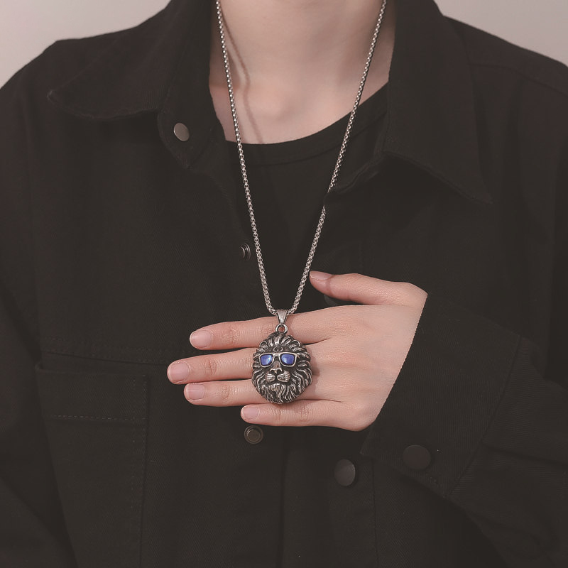 Lion head sweater necklace