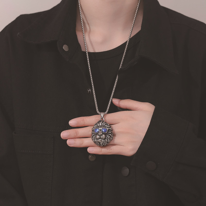 Lion head sweater necklace