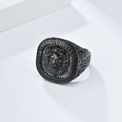 Vintage, bold lion-patterned ring