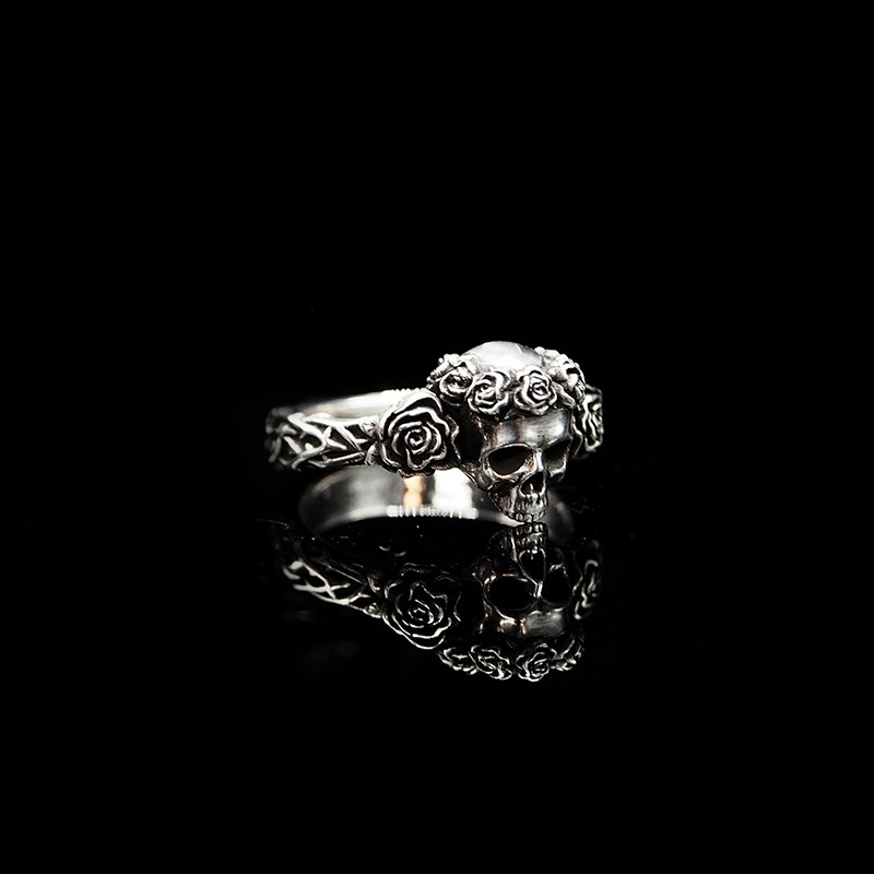 Retro dark personality gothic black rose skull ring