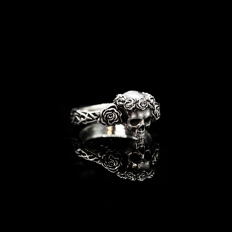 Retro dark personality gothic black rose skull ring