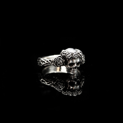 Retro dark personality gothic black rose skull ring