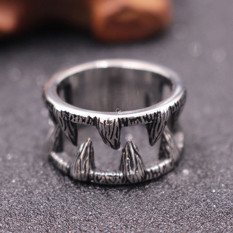 Soul-Eating Fang Ring