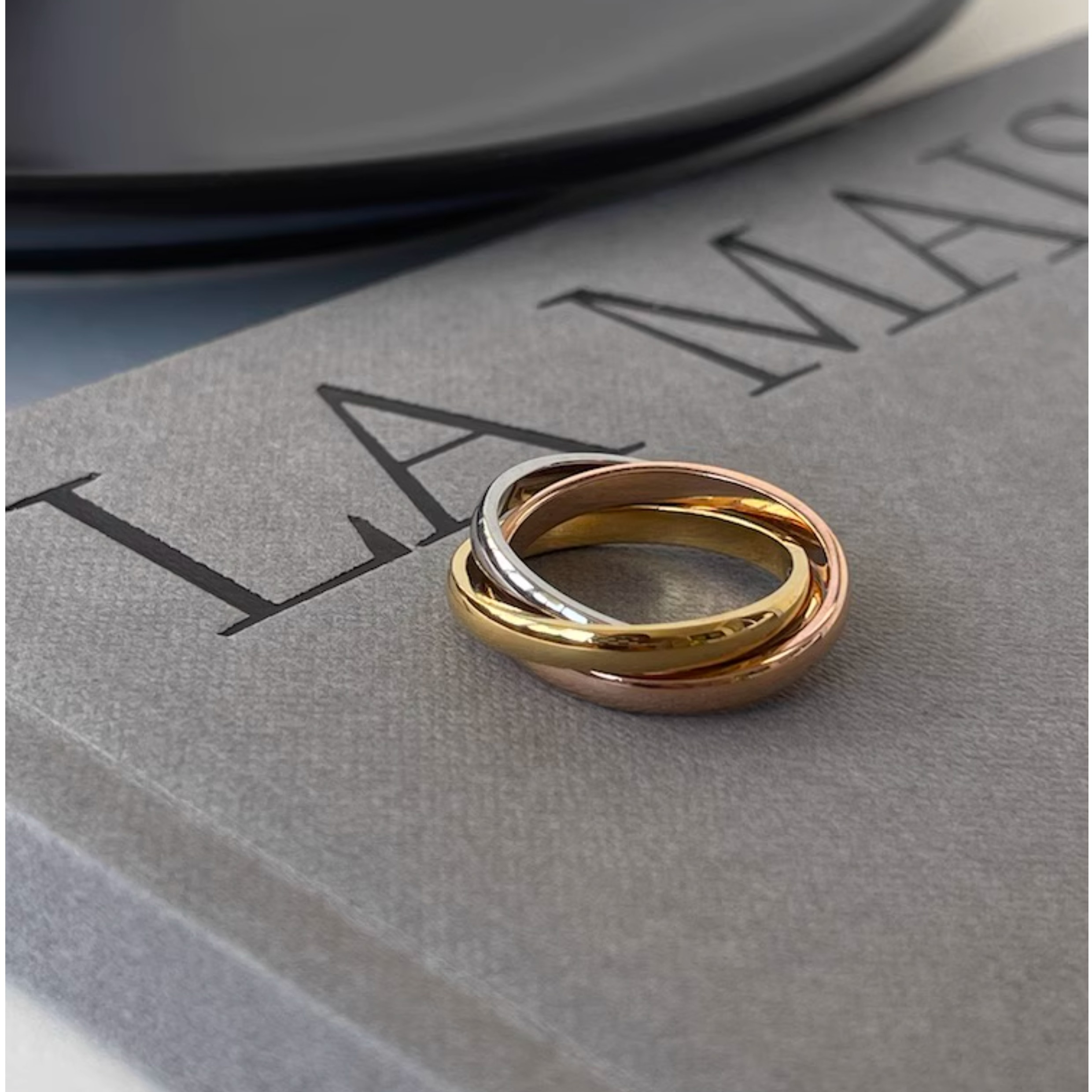 Three-color three-ring ring