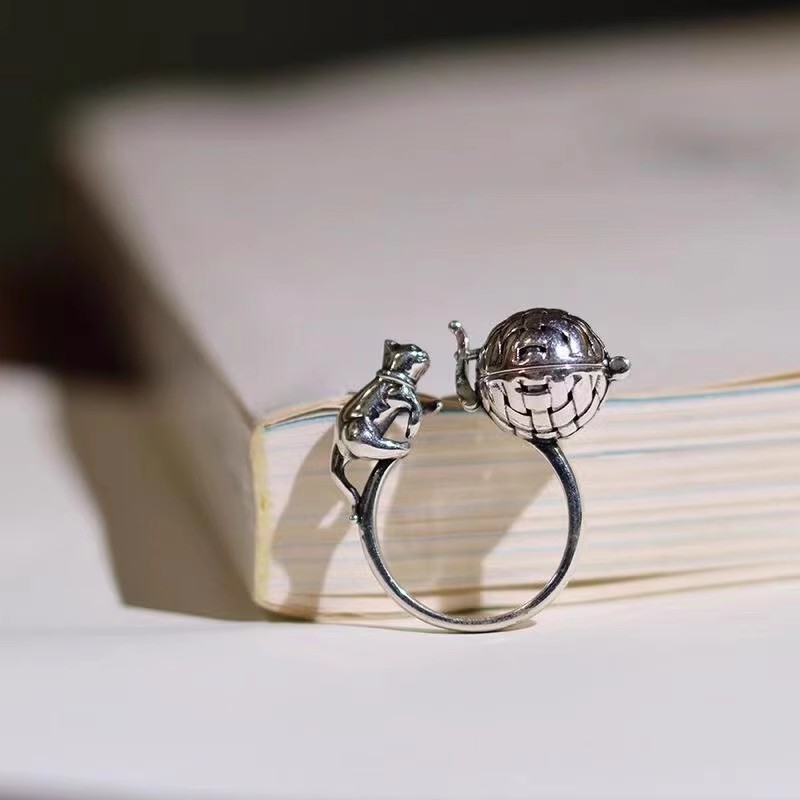 Aromatherapy ball and cat ring