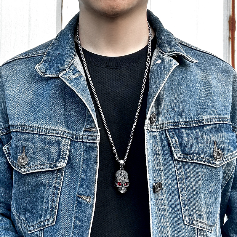 Red eye skull necklace