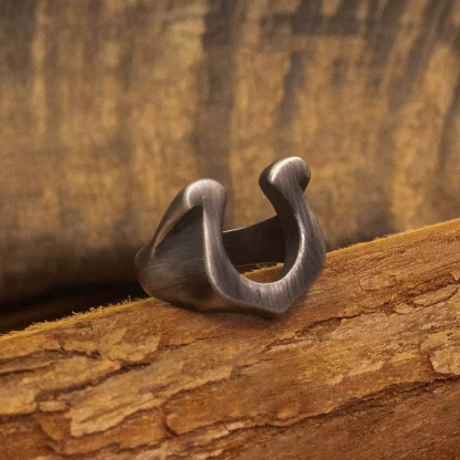 Rock Punk Horseshoe Ring
