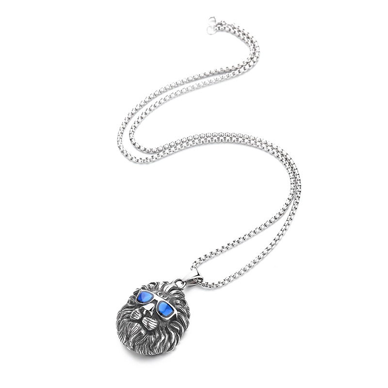 Lion head sweater necklace