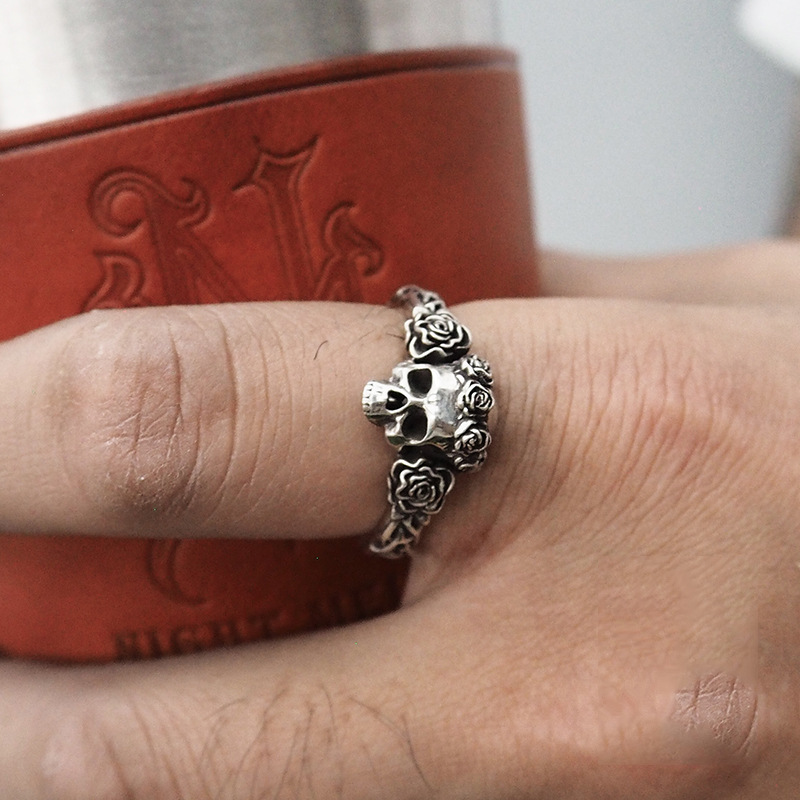Retro dark personality gothic black rose skull ring