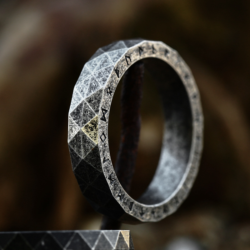Vintage diamond personality ring