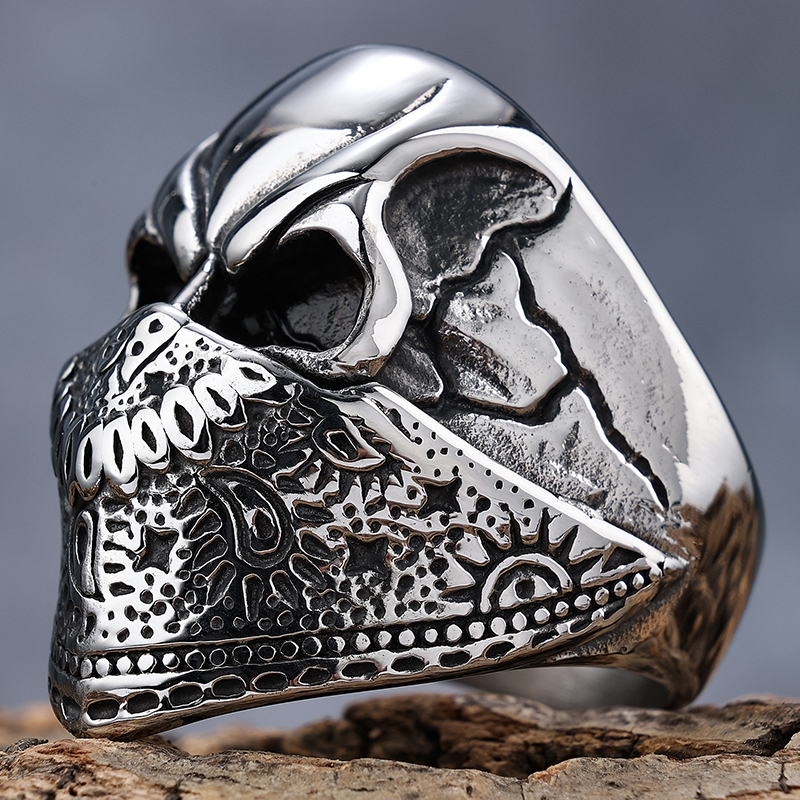 Patterned mask skull ring