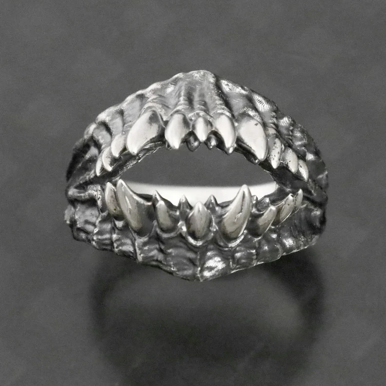 Retro pointed-tooth ring