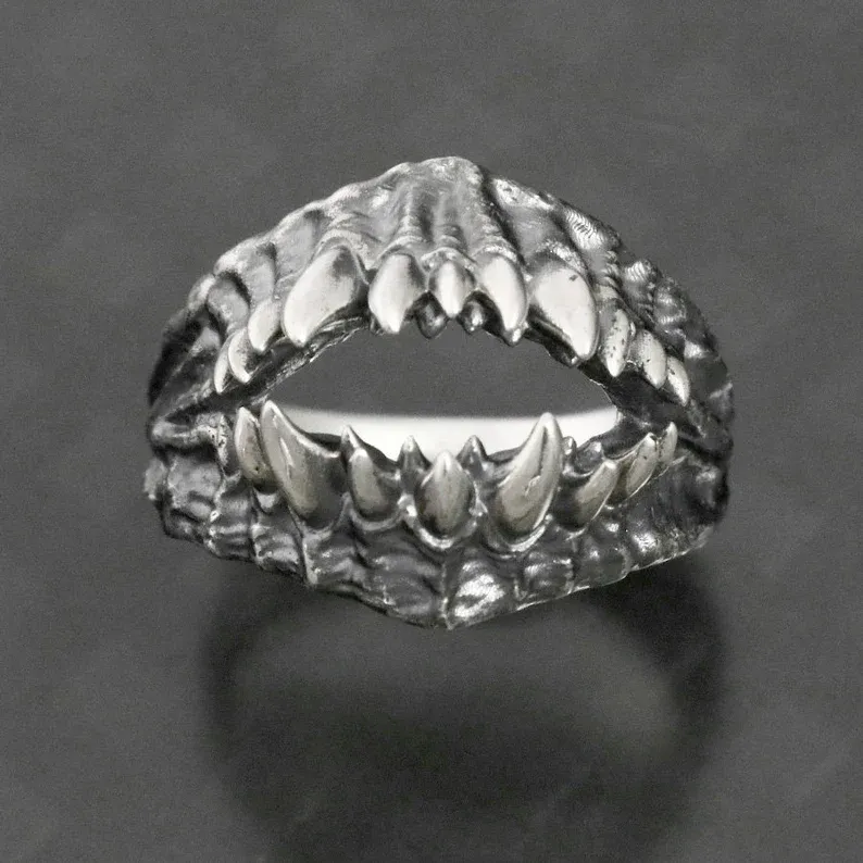 Retro pointed-tooth ring