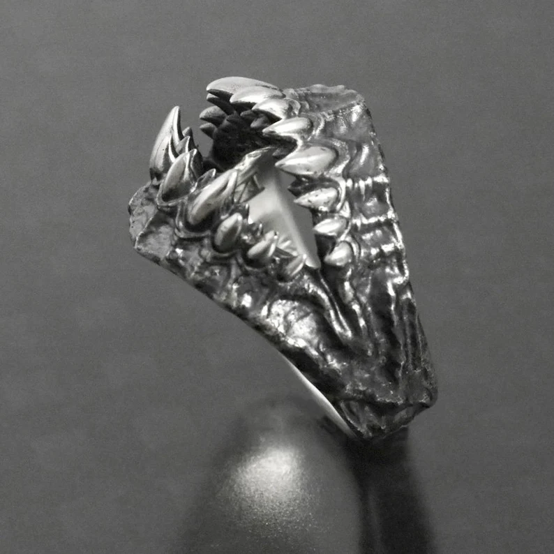 Retro pointed-tooth ring