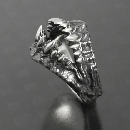 Retro pointed-tooth ring