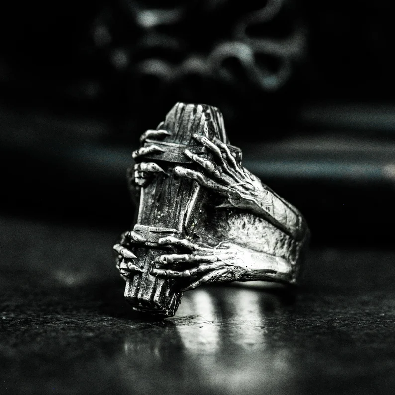 Old coffin skull finger ring
