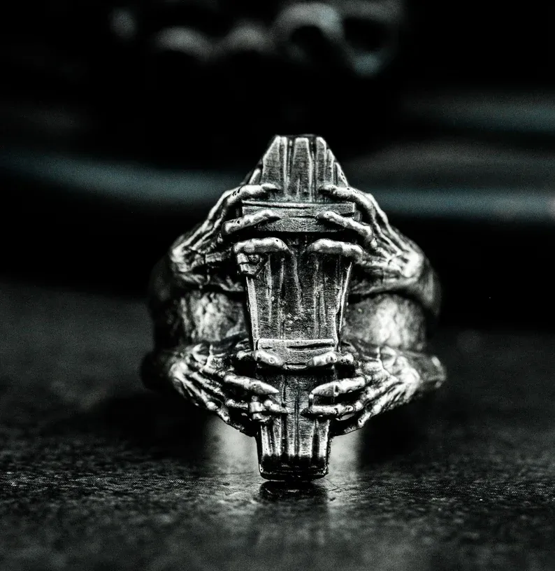 Old coffin skull finger ring
