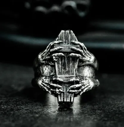 Old coffin skull finger ring