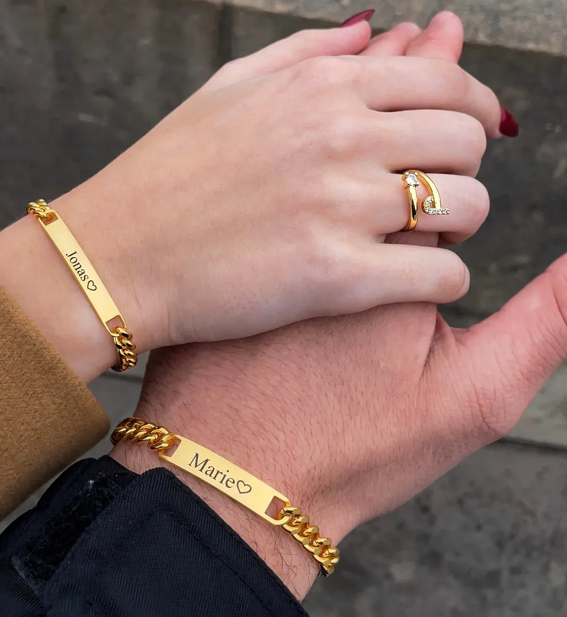 Customized nameplate bracelet