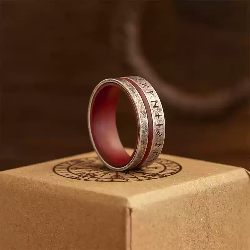 Contrast color vintage ring