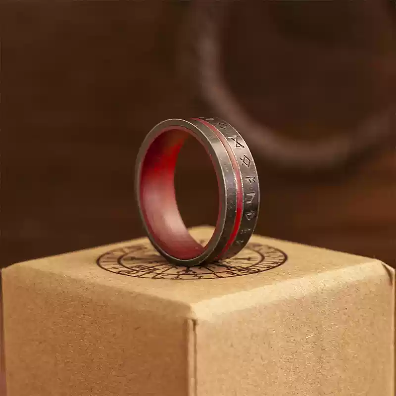 Contrast color vintage ring