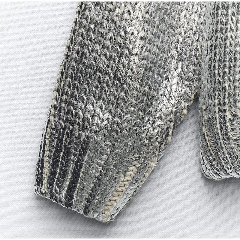 Our Women's Metallic Rib Trim Foil Hooded Sweater is the perfect addition to your autumn and winter wardrobe.