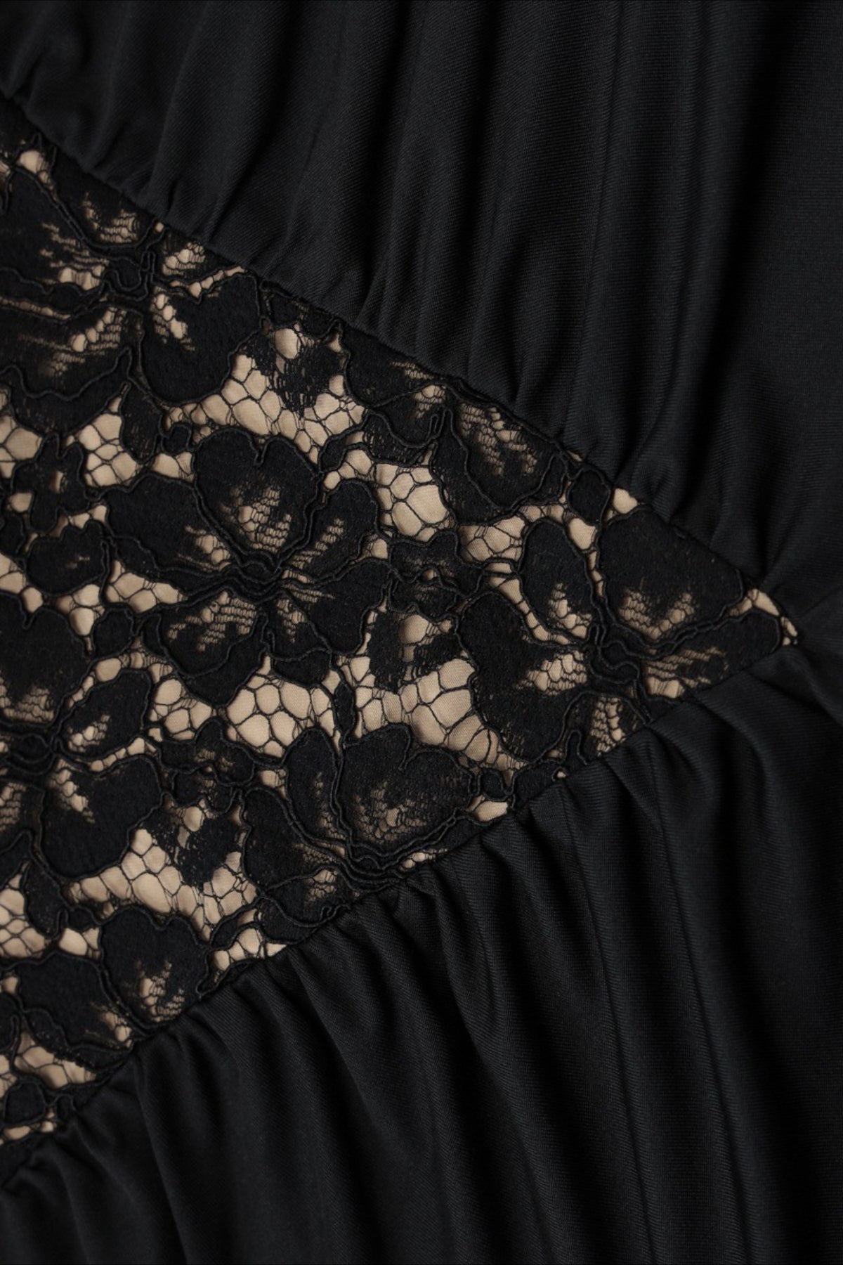 Halter Lace Collar Floral Lace Panel Ruched Bodycon Maxi Dress