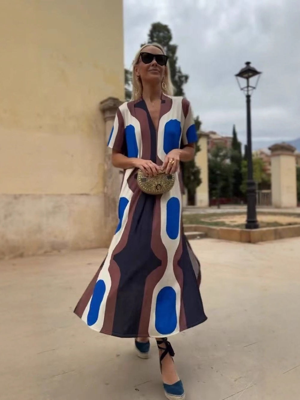 V-neck Resort Style Print Maxi Dresses