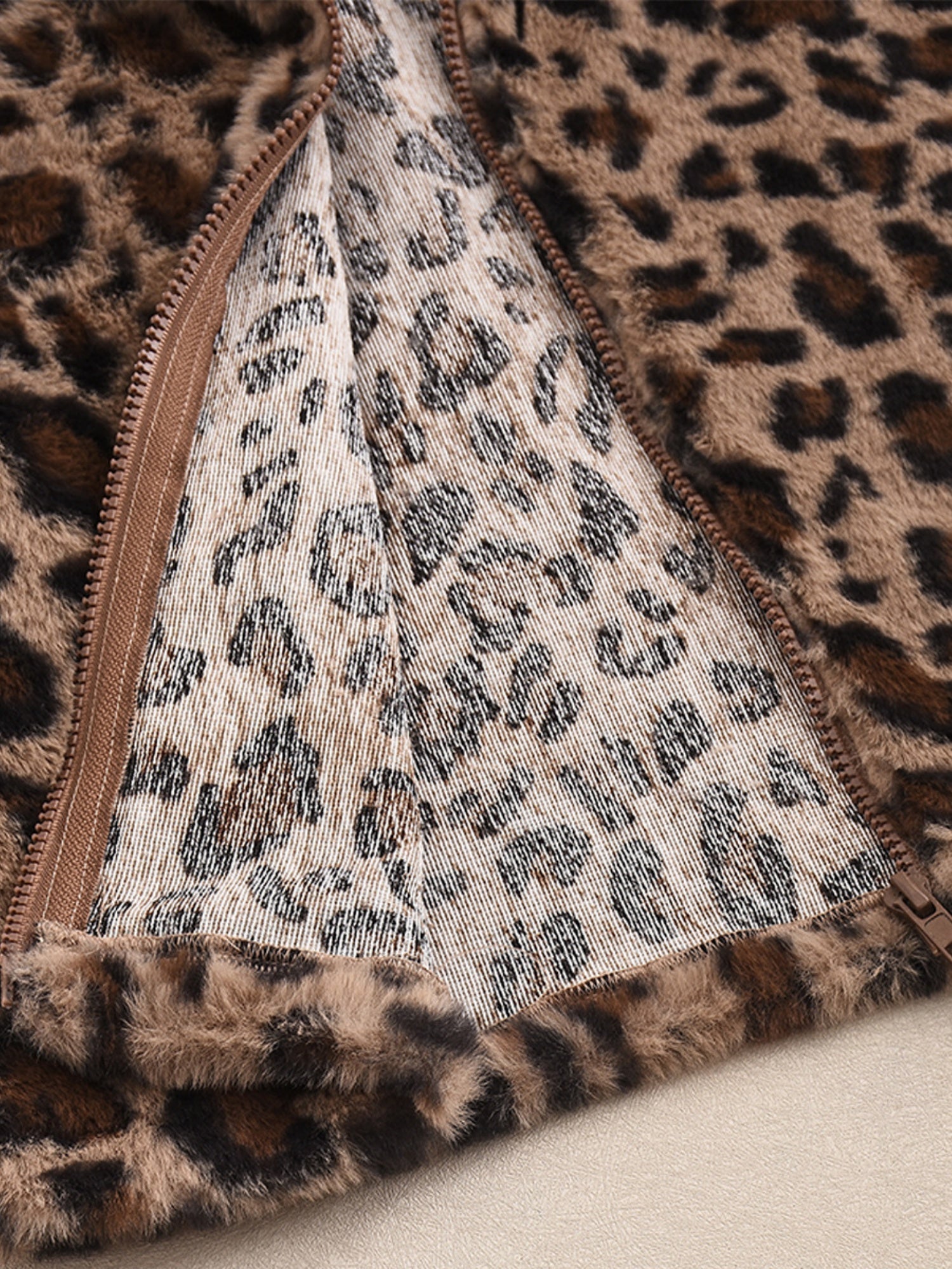 Liber Leopard Print Plush Stand-up Collar Navel Exposed Short Vest
