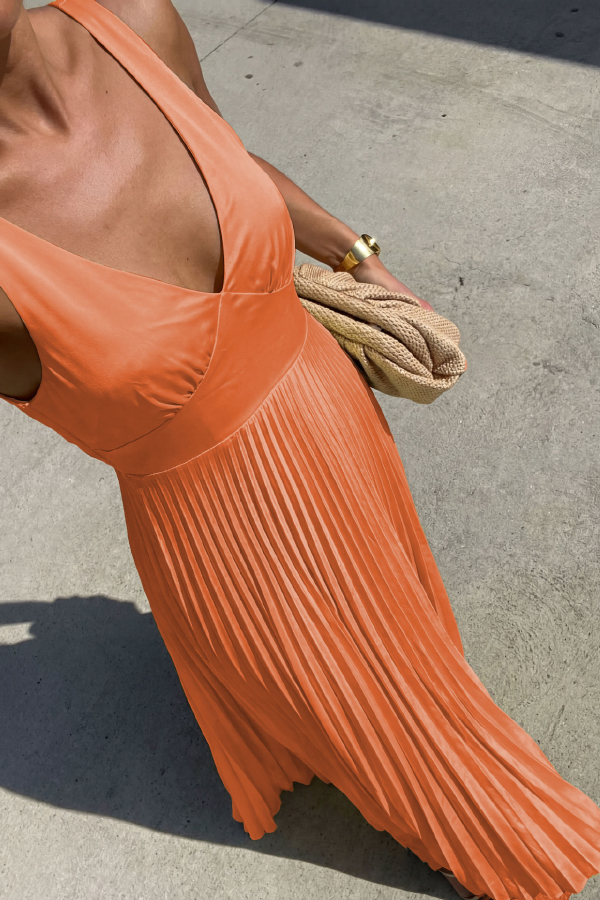 Solid Color V-neck Sleeveless Fitted Waist Backless Pleated Maxi Dress