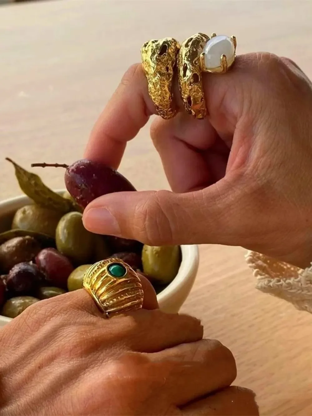 Vintage Brass Knot Ring with Natural Stone for Women Vestes Novas